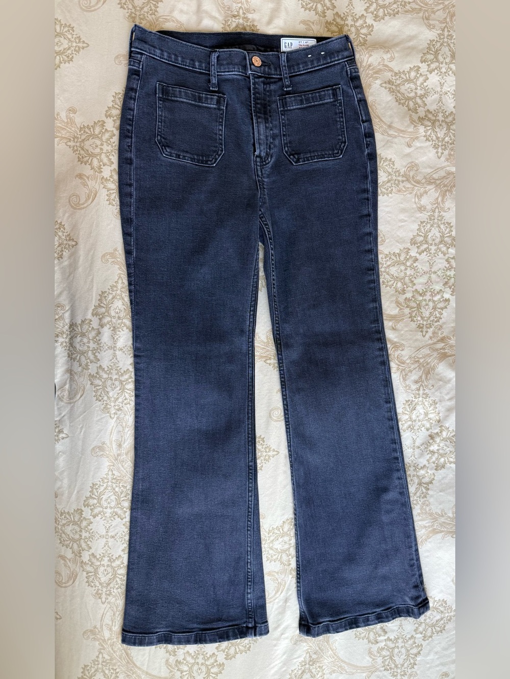 GAP Women's 70’s High Rise Flare jeans in Basic Black